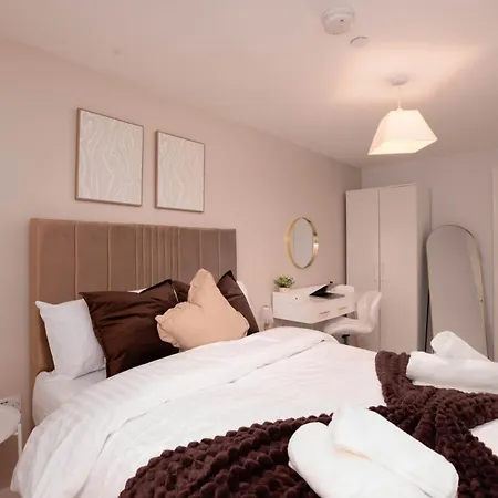 Dock Luxury Escape, Sleeps 8 With Free Parking Apartment Leeds (West Yorkshire)