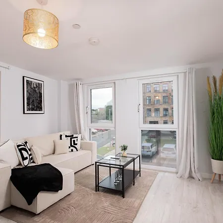 Dock Luxury Escape, Sleeps 8 With Free Parking Apartment