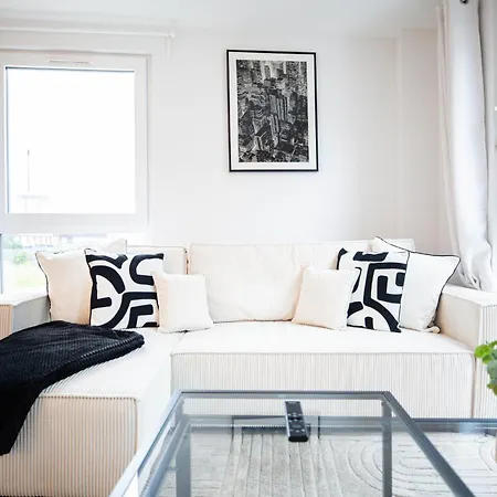 Dock Luxury Escape, Sleeps 8 With Free Parking Apartment Leeds (West Yorkshire)