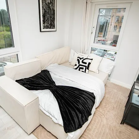 Dock Luxury Escape, Sleeps 8 With Free Parking Apartment *