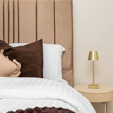 Apartment Dock Luxury Escape, Sleeps 8 With Free Parking *